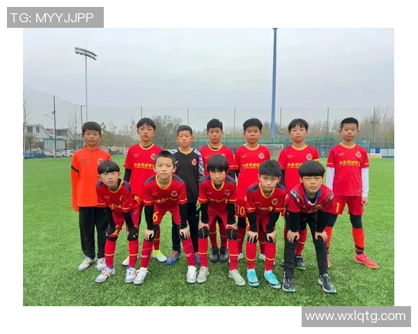 学系足球的魅力与挑战：如何在校园中培养团队精神与竞技能力