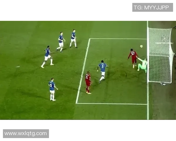 足球啤酒桶的激情碰撞让我们在赛场与酒杯之间尽享快乐时光